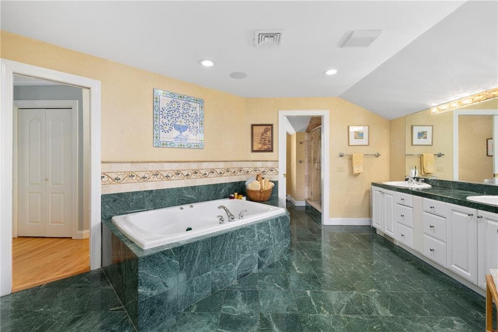 75 N Cliff Drive photo 36