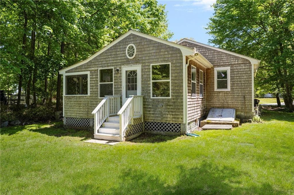 Single Family Residence at 10 Summer Street, Jamestown, photo 19 of 23