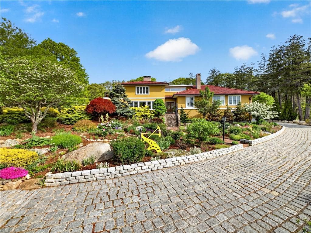 325 Post Road photo 10