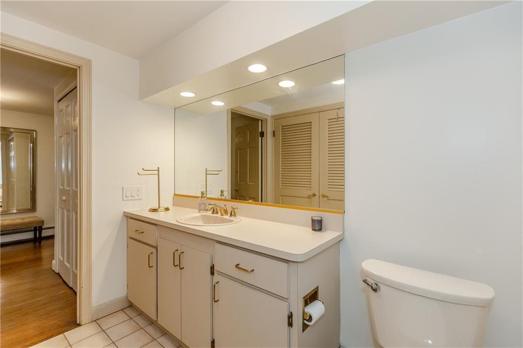 Single Family Residence at 7 White Birch Road, Cranston, photo 7 of 45