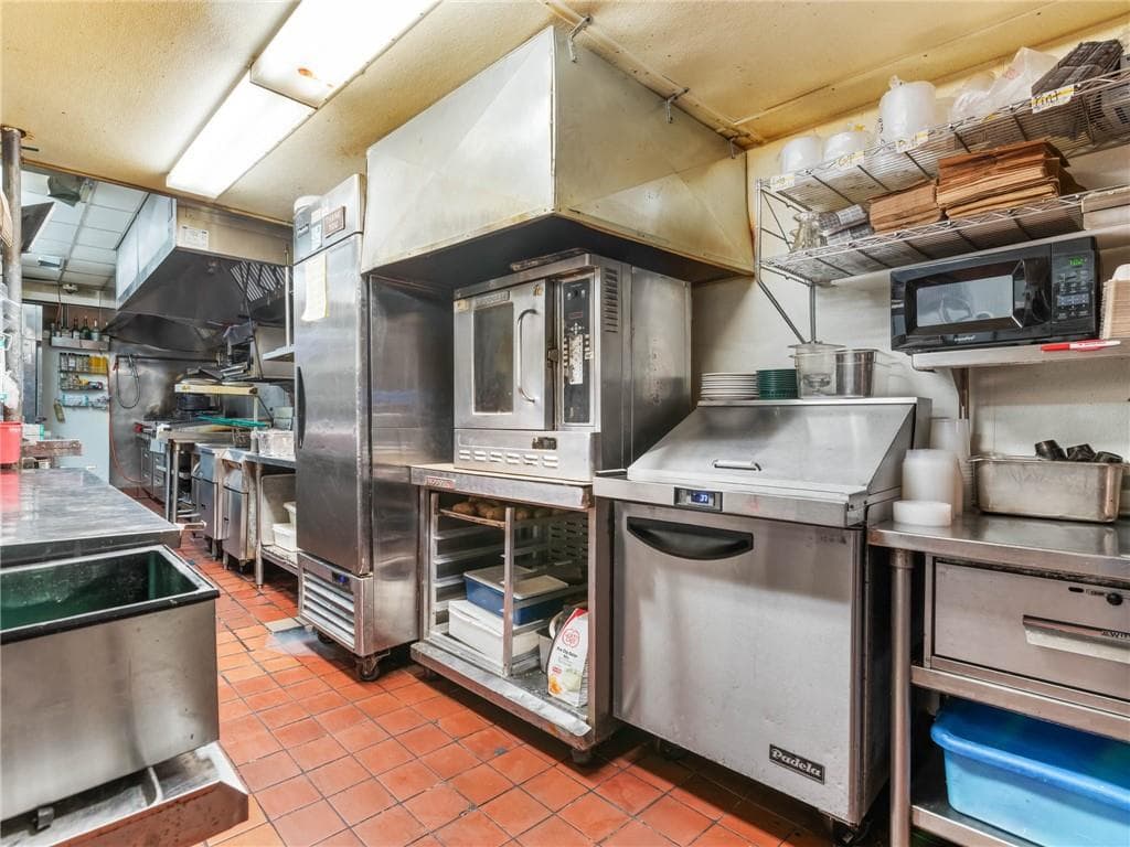 176 Columbus Avenue photo 32