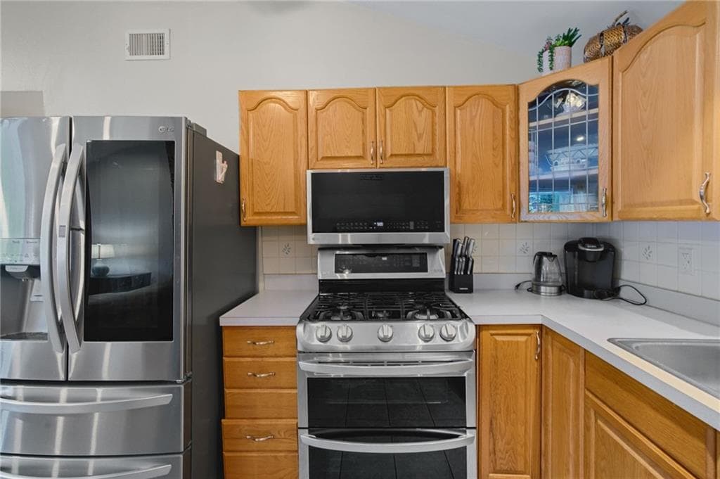 Single Family Residence at 5 Woodbine Street, North Providence, photo 9 of 32