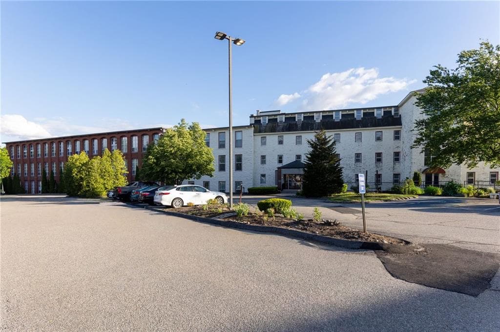 Condominium at 494 Woonasquatucket Avenue UNIT 416, North Providence, photo 2 of 43