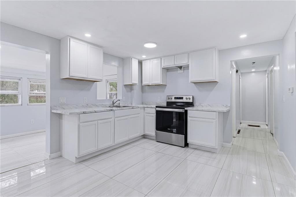Single Family Residence at 27 Douglas Circle, Smithfield, photo 2 of 20