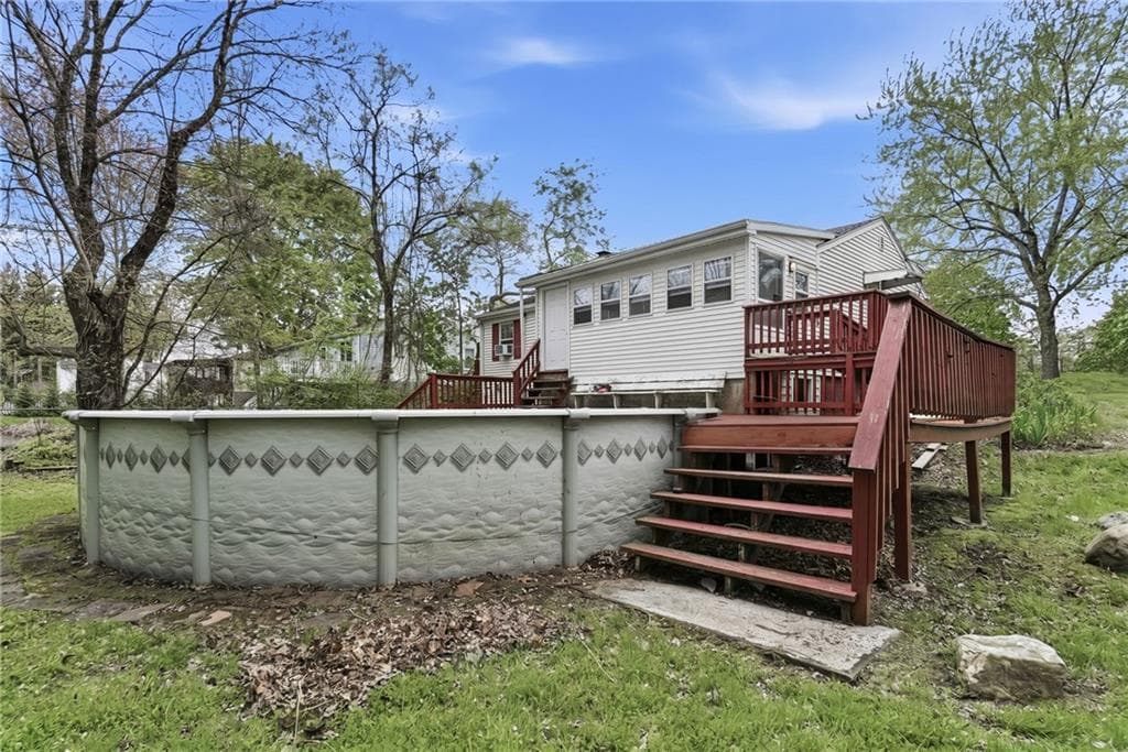 Single Family Residence at 27 Douglas Circle, Smithfield, photo 19 of 20