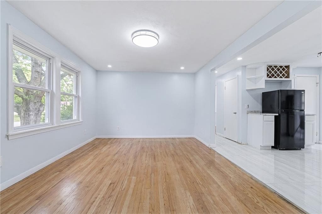 Single Family Residence at 27 Douglas Circle, Smithfield, photo 4 of 20