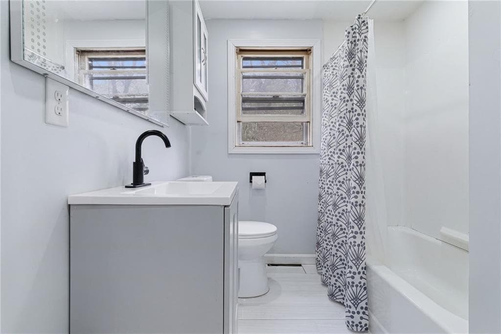 Single Family Residence at 27 Douglas Circle, Smithfield, photo 8 of 20