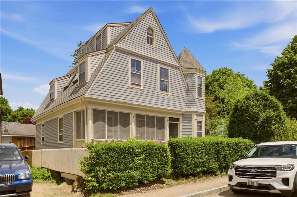 4 Dresser Street