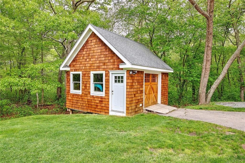 357 CONGDON Drive photo 43