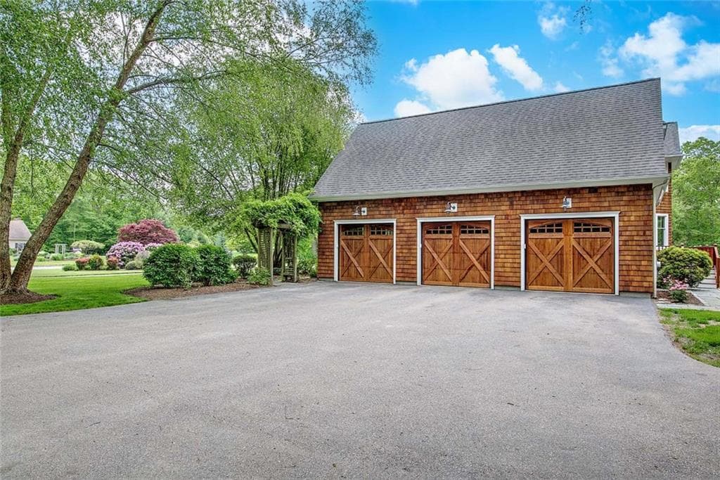 357 CONGDON Drive photo 41