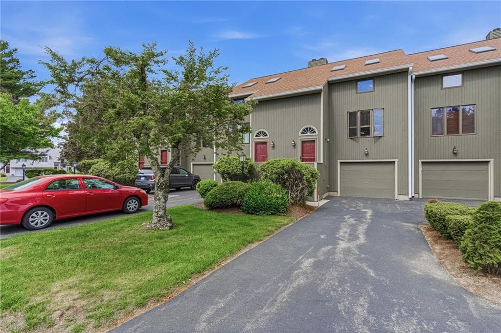 Condominium at 9 Tamarac Drive UNIT D, Smithfield, photo 33 of 35