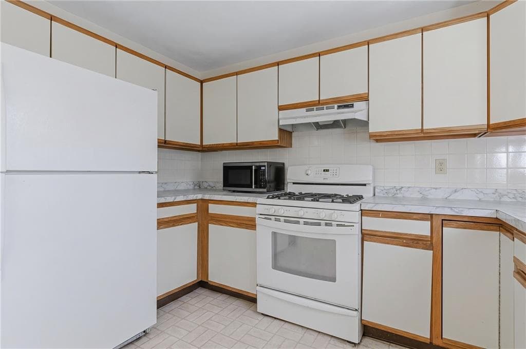 Condominium at 9 Tamarac Drive UNIT D, Smithfield, photo 4 of 35