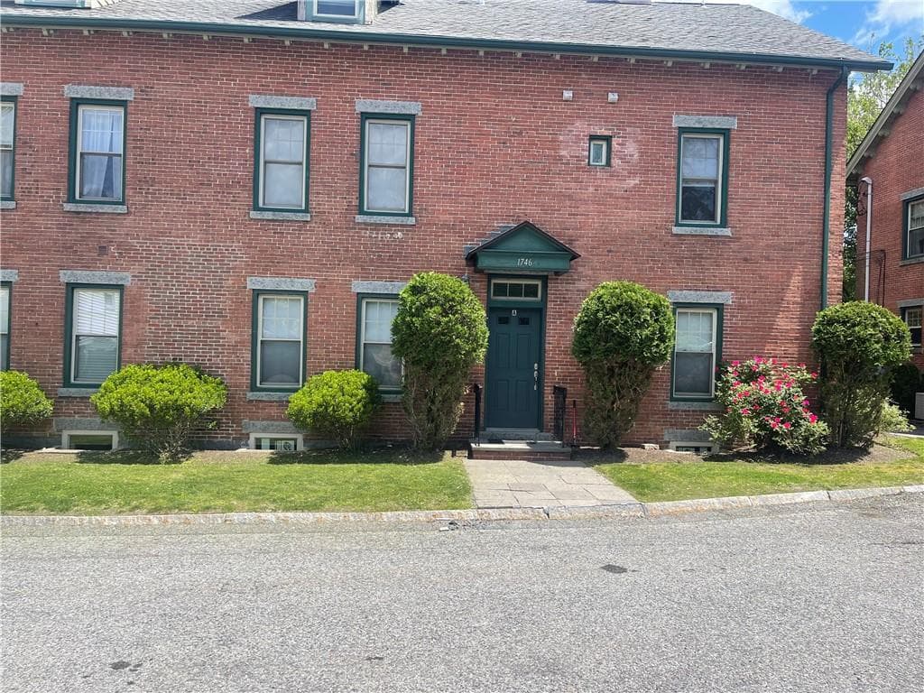 1746 Lonsdale Avenue UNIT A
