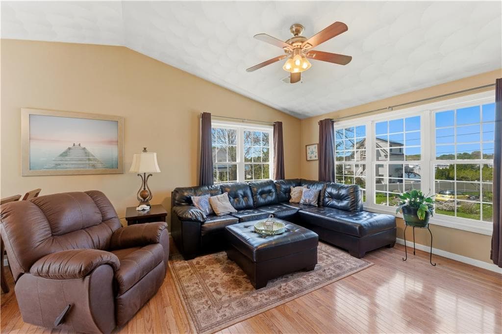 48 Harris Avenue photo 2