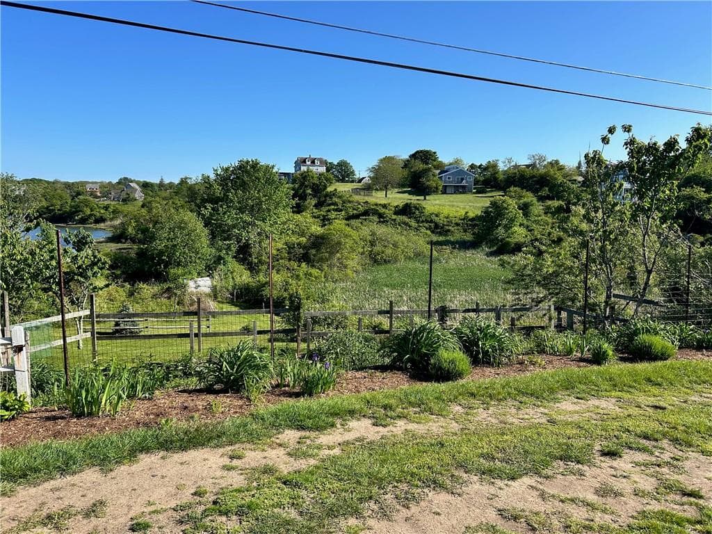 838 Center Road photo 18