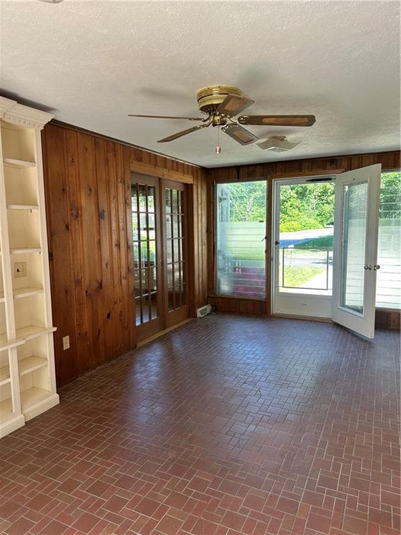 Single Family Residence at 6 CHURCH Street, Smithfield, photo 6 of 22