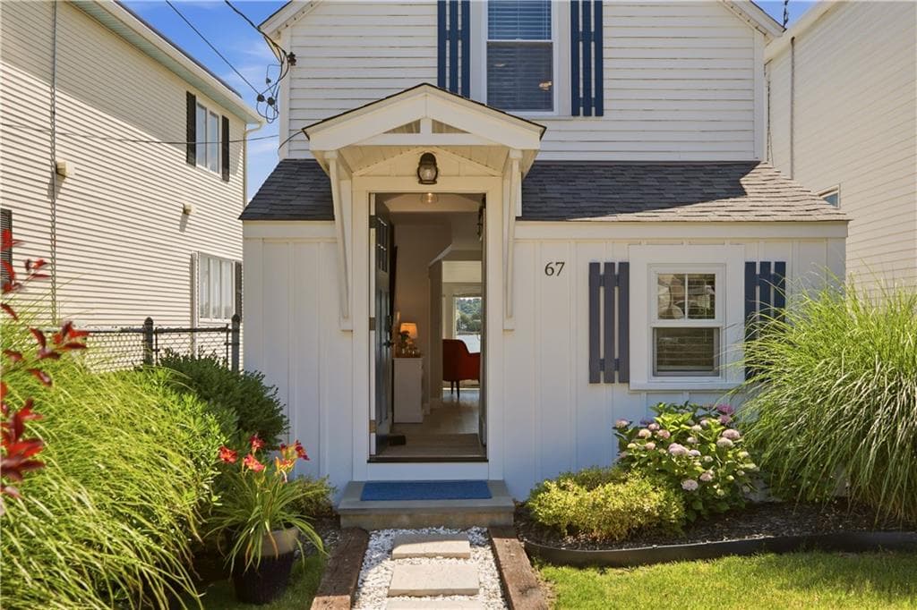 Single Family Residence at 67 Cedar Avenue, Portsmouth, photo 2 of 40