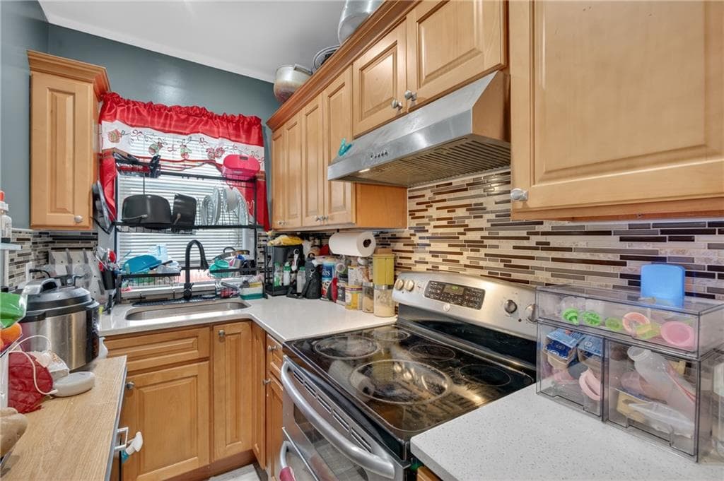 142 Richard Street photo 12