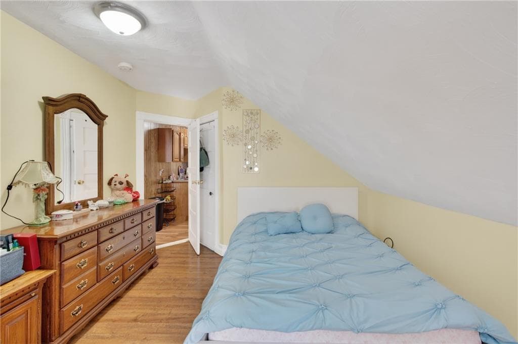 142 Richard Street photo 22