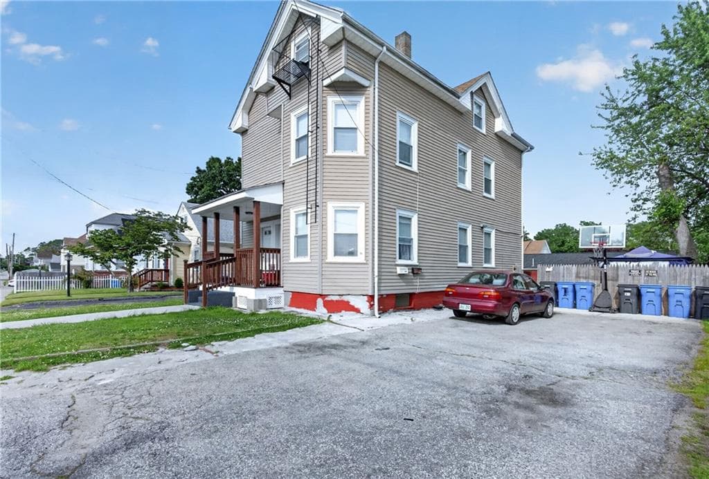 142 Richard Street photo 5