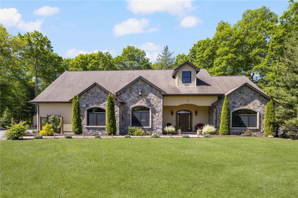 19 Blacksburt Court photo 2