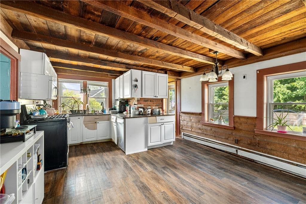 Single Family Residence at 1707 Diamond Hill Road, Cumberland, photo 3 of 19