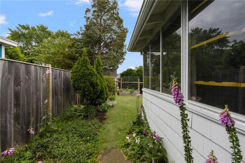 65 King Phillip Street photo 37