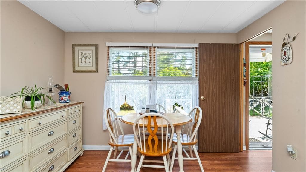 Single Family Residence at 465 57 Gardiner Road, Richmond, photo 10 of 23