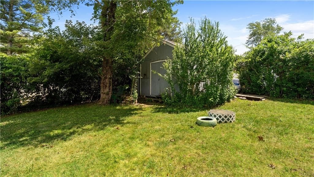 Single Family Residence at 465 57 Gardiner Road, Richmond, photo 8 of 23