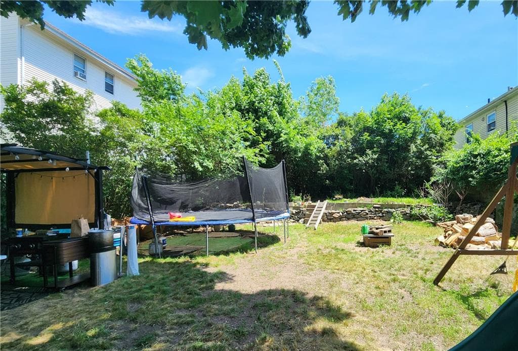 82 Larch Street photo 5