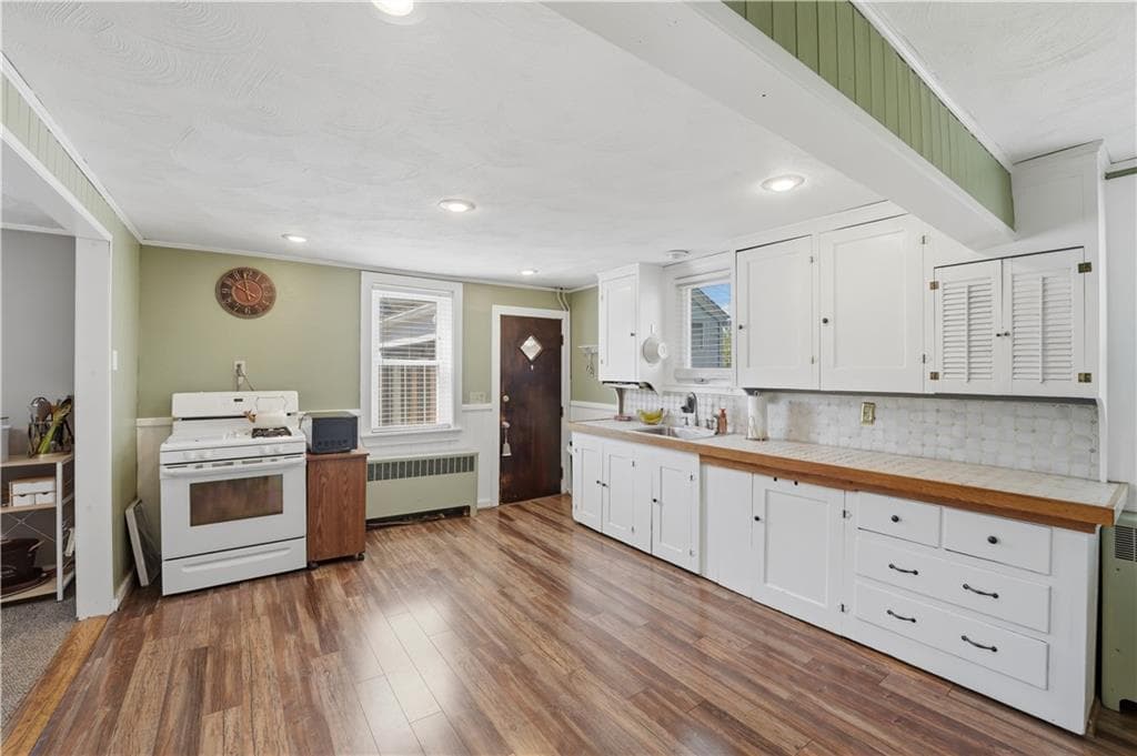 Single Family Residence at 512 Woonasquatucket Avenue, North Providence, photo 12 of 41