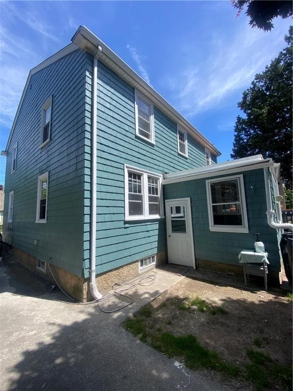 Single Family Residence at 40 AMHERT Avenue, Pawtucket, photo 6 of 26