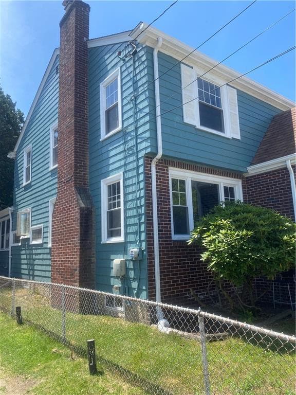 Single Family Residence at 40 AMHERT Avenue, Pawtucket, photo 4 of 26