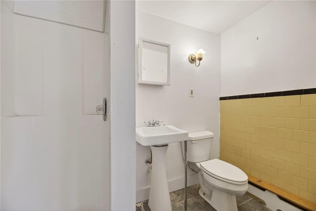 Multi Family at 28 Park Avenue, South Kingstown, photo 19 of 37