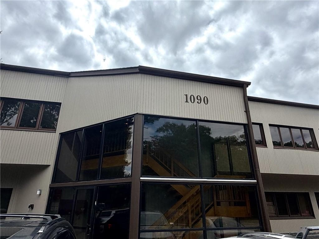 1090 New London Avenue UNIT 5 photo 2