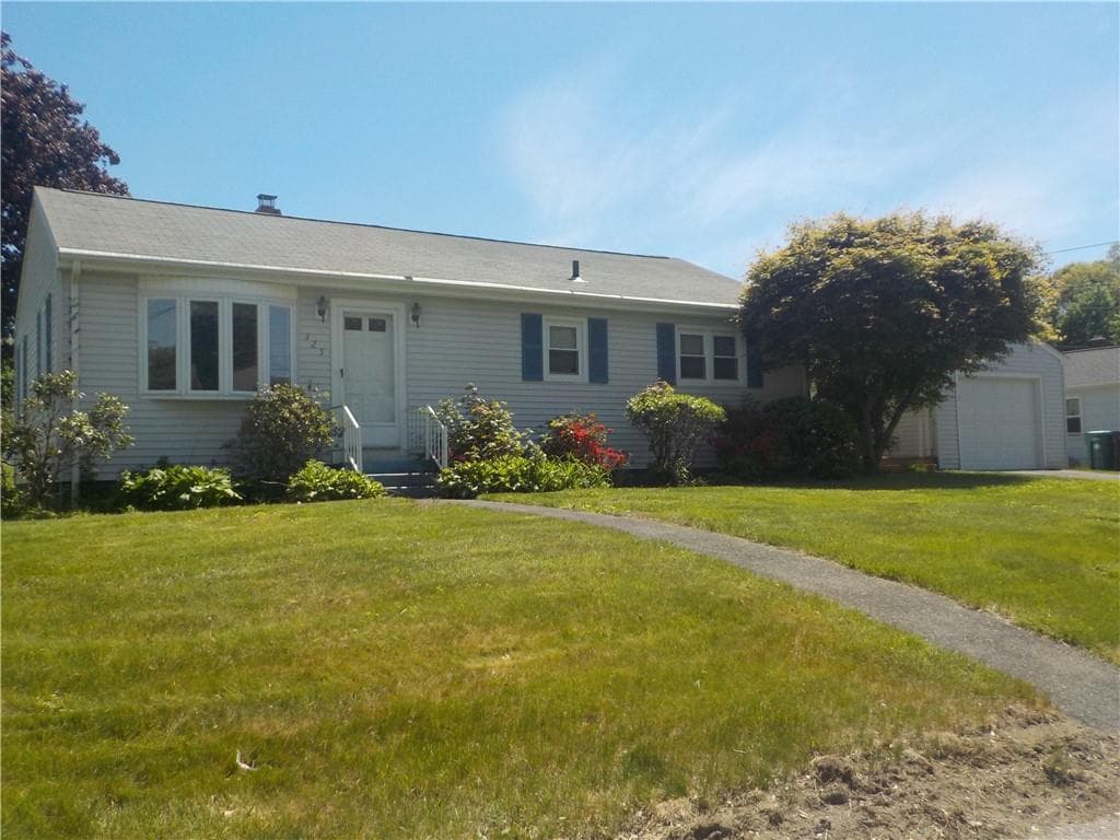325 Morin Street photo 2