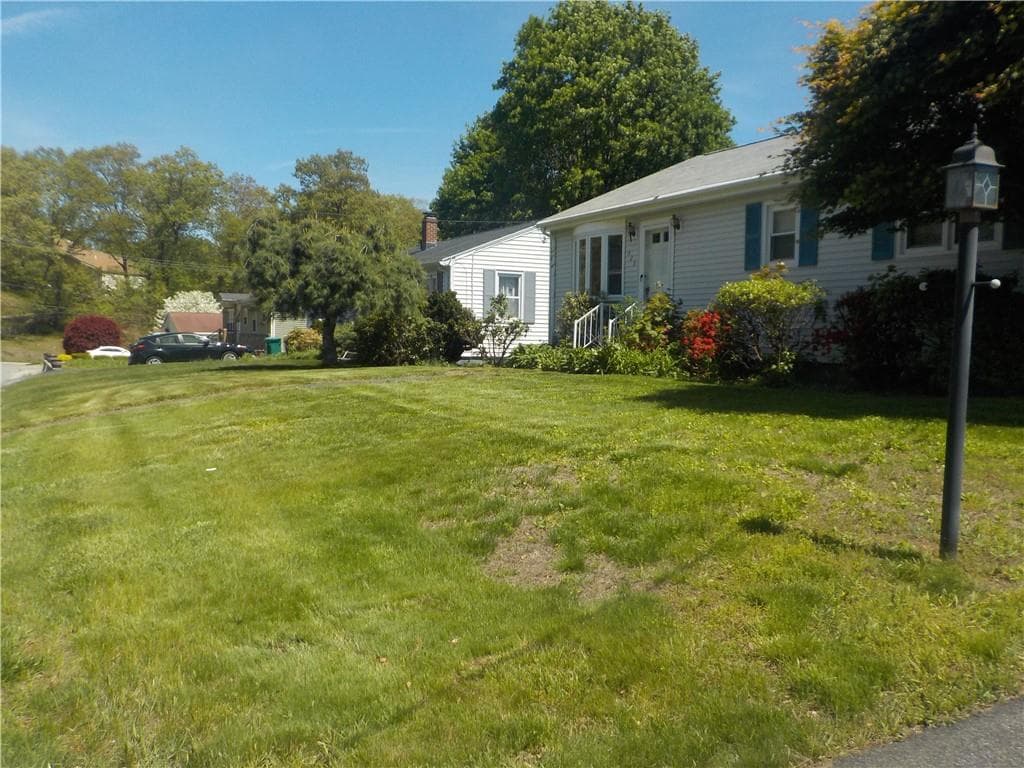 325 Morin Street photo 4