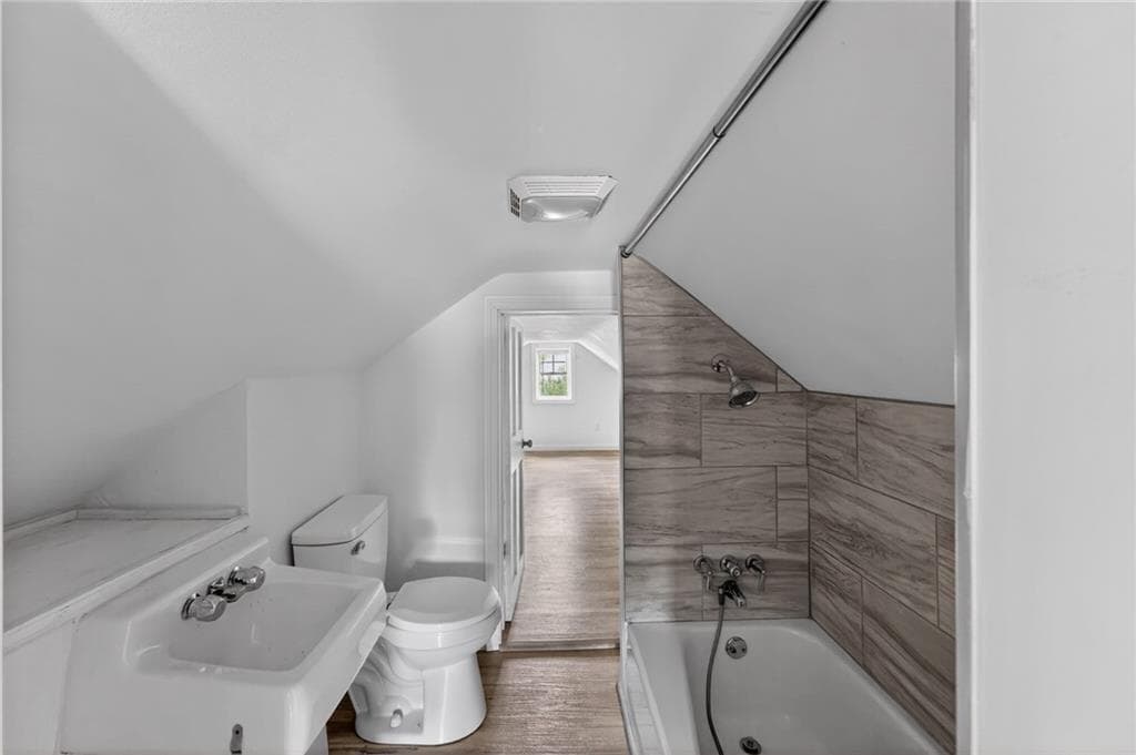 50 Lloyd Avenue photo 14