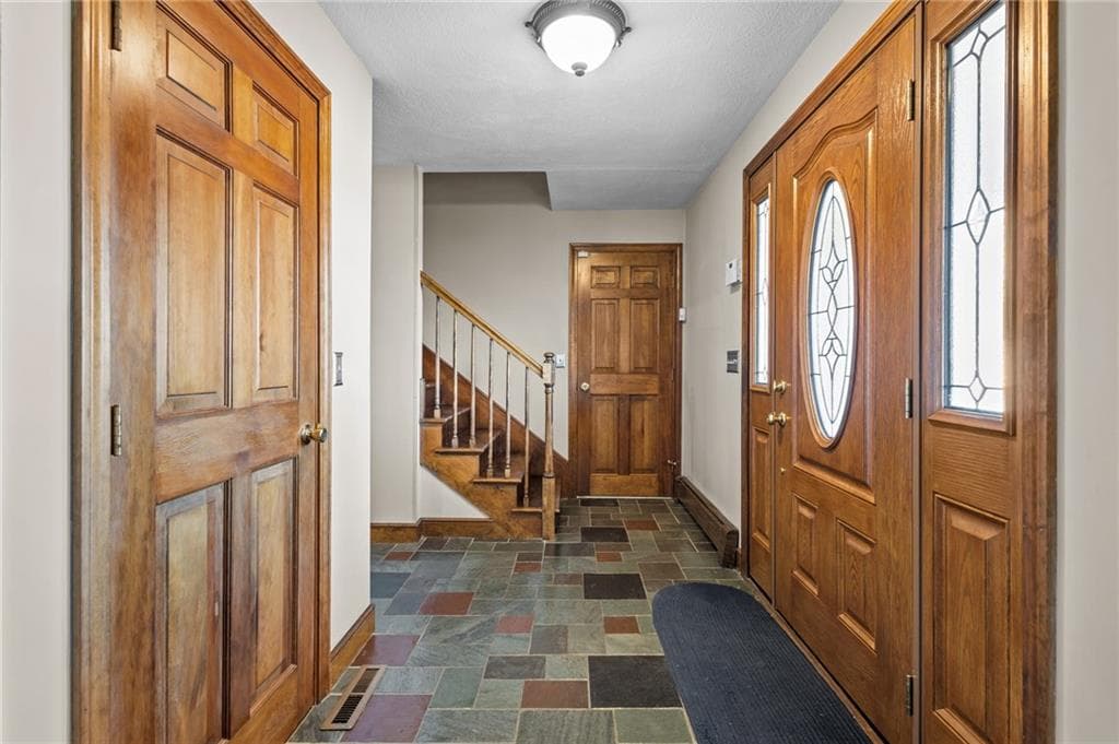 Single Family Residence at 4 Karen Lane, Bristol, photo 8 of 46