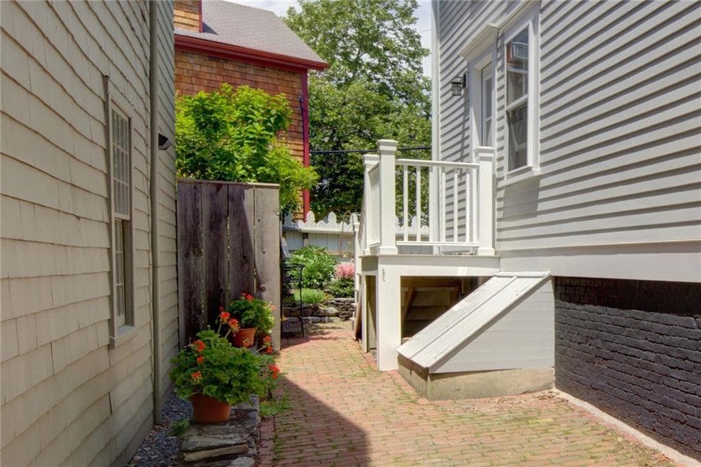 8 Sanford Street photo 22