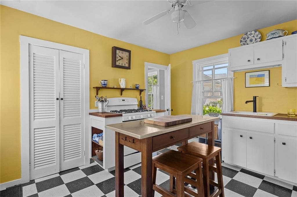 8 Sanford Street photo 9