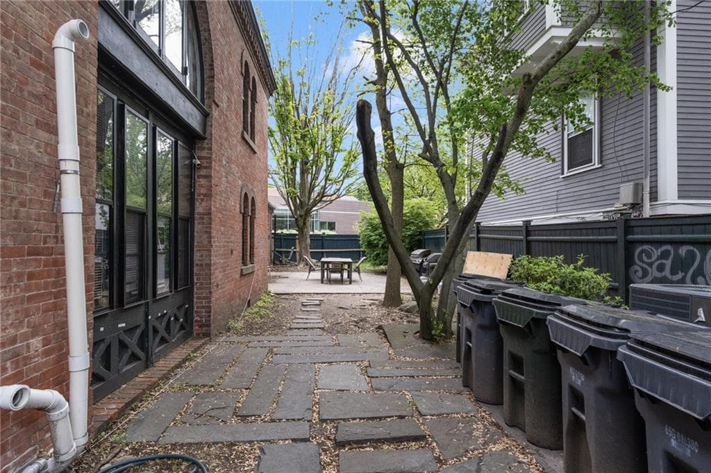 369 Thayer Street photo 2