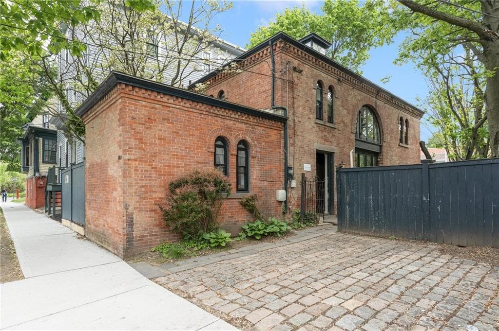 369 Thayer Street