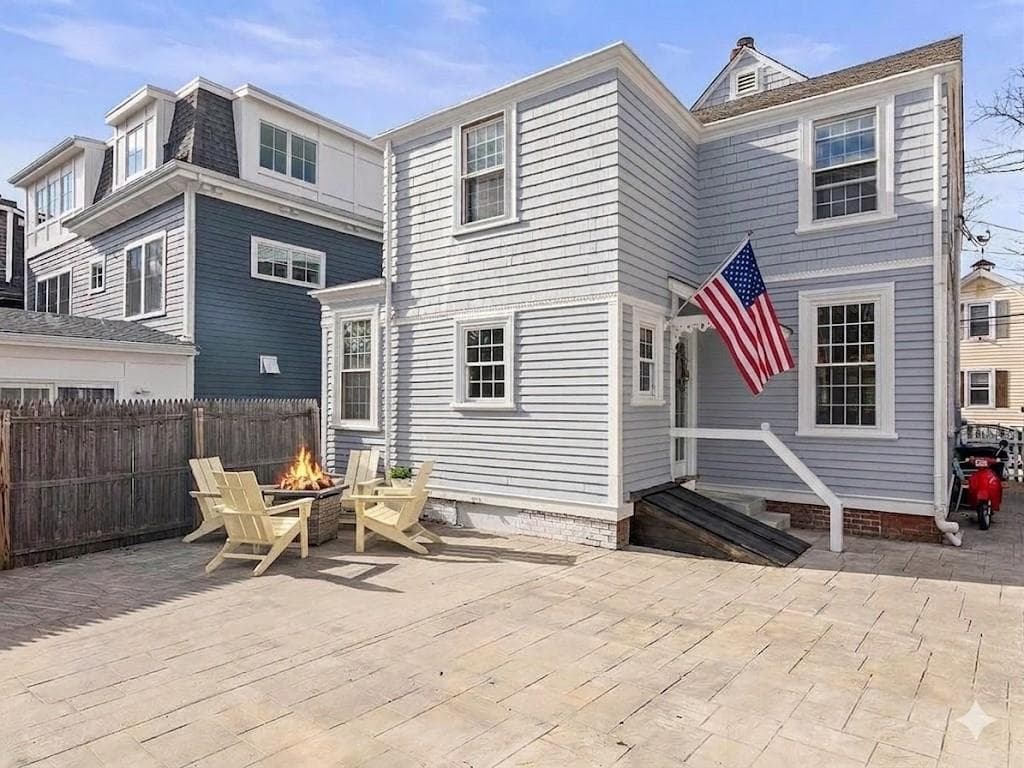 Single Family Residence at 43 Howard Street, Newport, photo 6 of 30