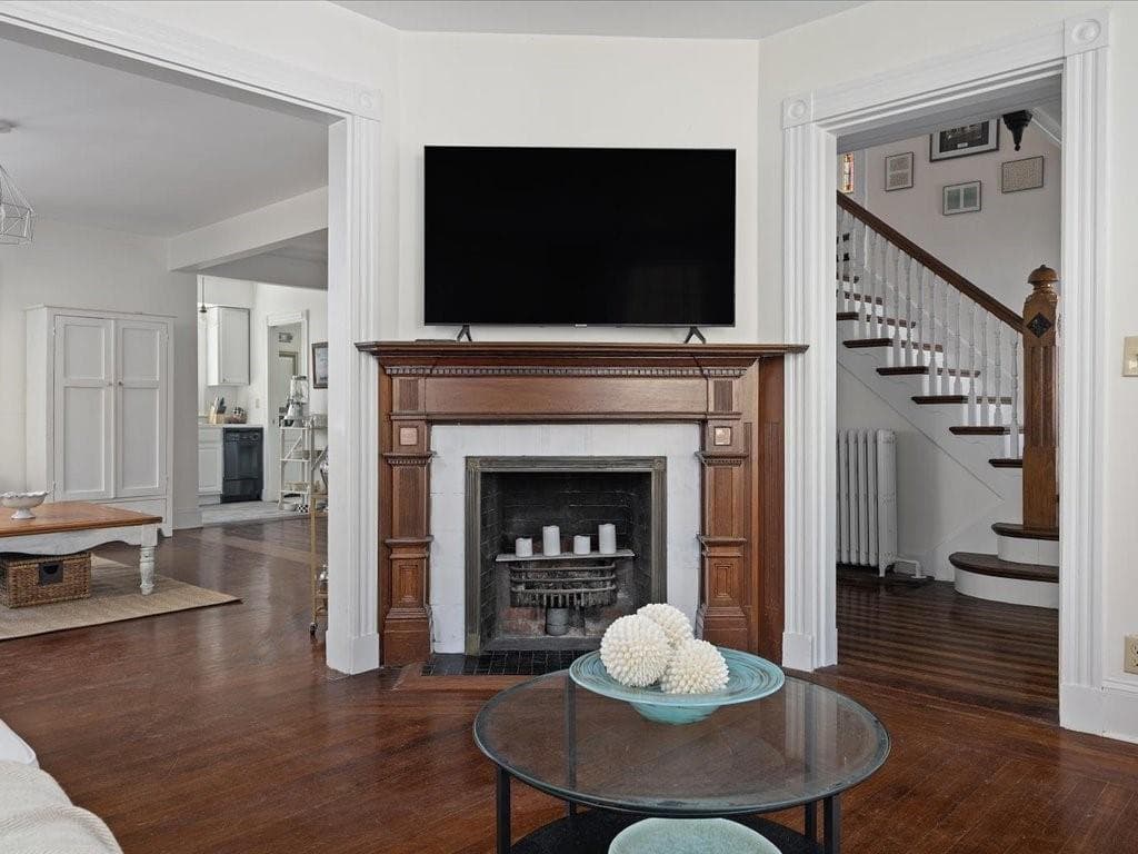Single Family Residence at 43 Howard Street, Newport, photo 12 of 30