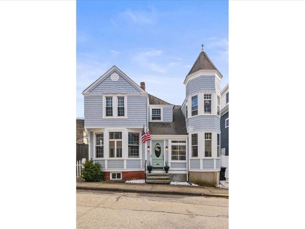 Single Family Residence at 43 Howard Street, Newport, photo 3 of 30