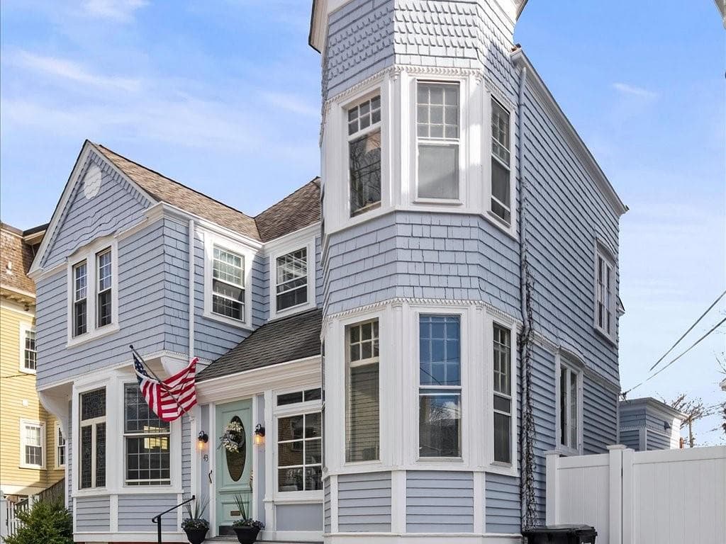 Single Family Residence at 43 Howard Street, Newport, photo 4 of 30