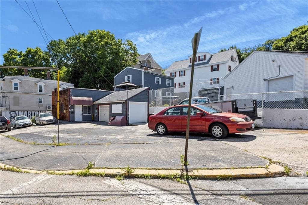 230 North Main Street photo 8