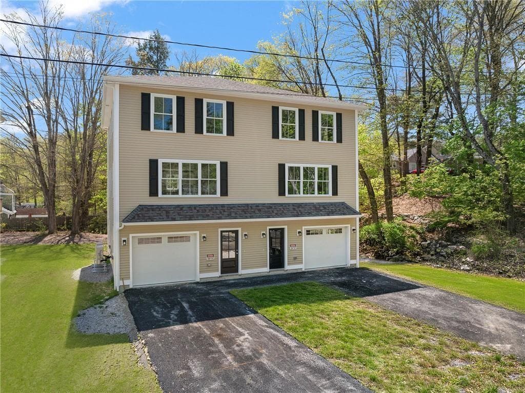 Condominium at 40 Farnum Pike UNIT 3, Smithfield, photo 2 of 15