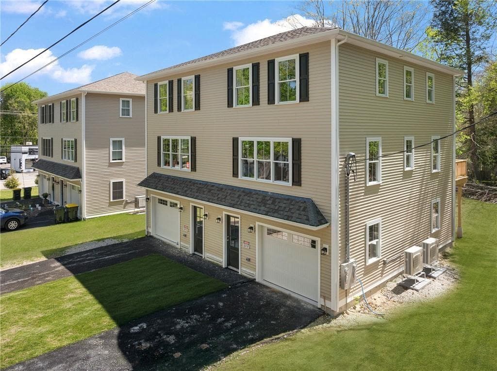 Condominium at 40 Farnum Pike UNIT 3, Smithfield, photo 3 of 15